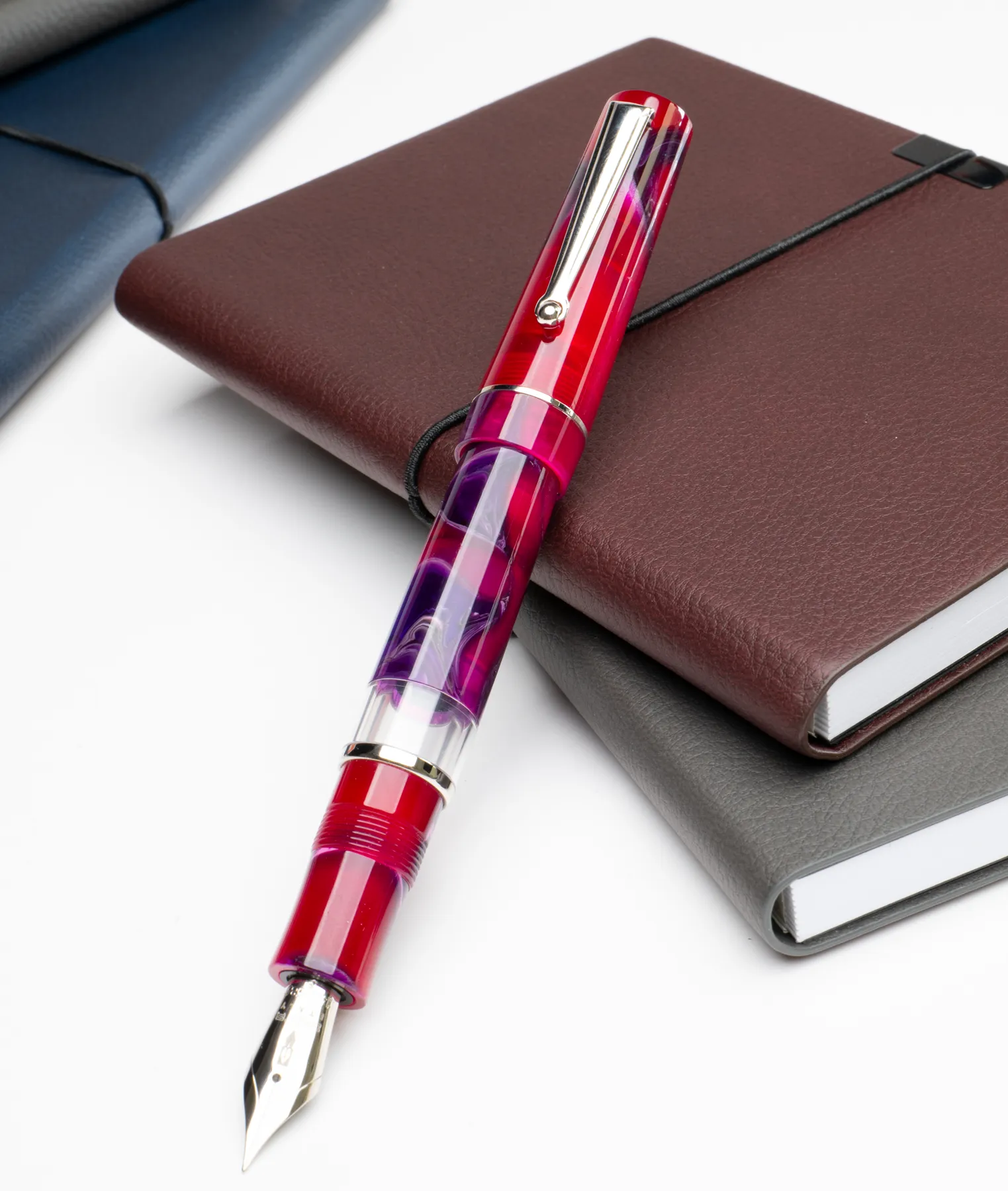 Delta Duna Magenta Fountain Pen 14k Nib