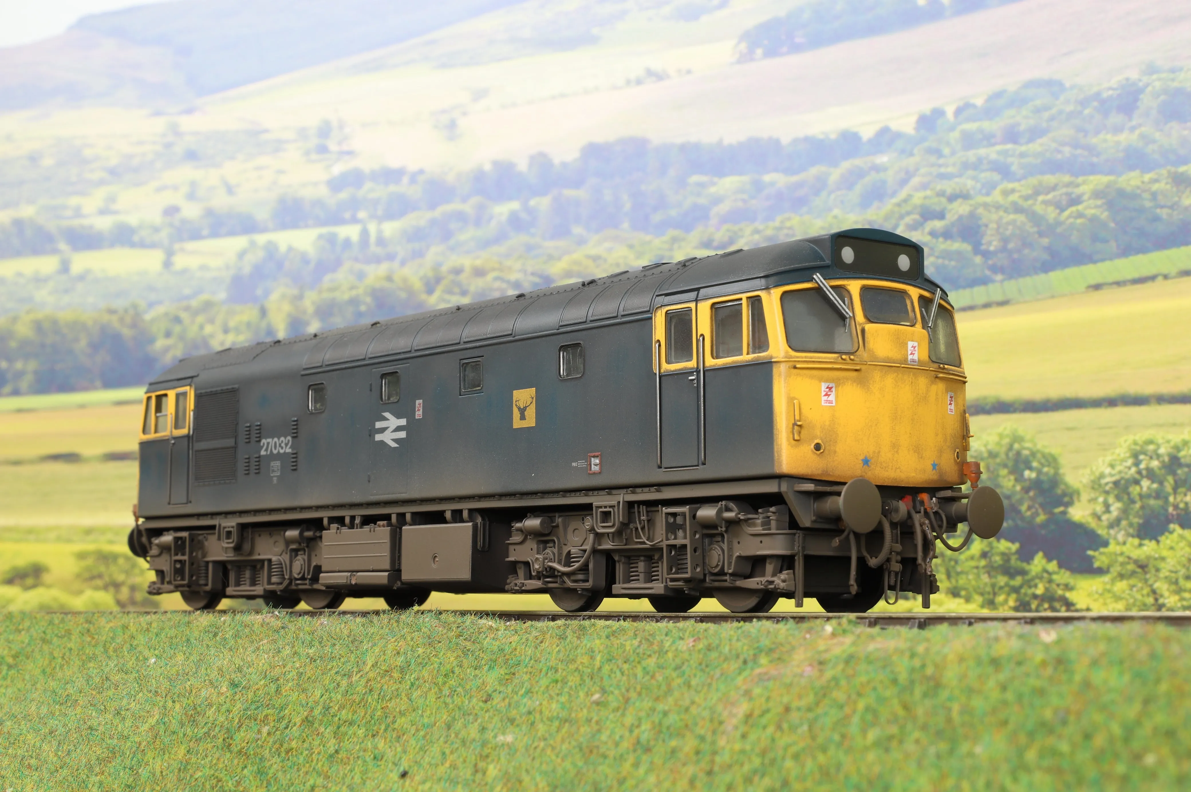 Heljan O Gauge 2777 Class 27 BR Blue (Highland Stags) - Weathered